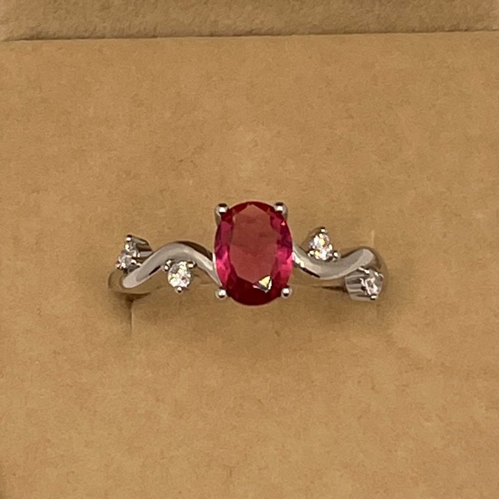 WHITEGOLD RUBY WEDDING RING